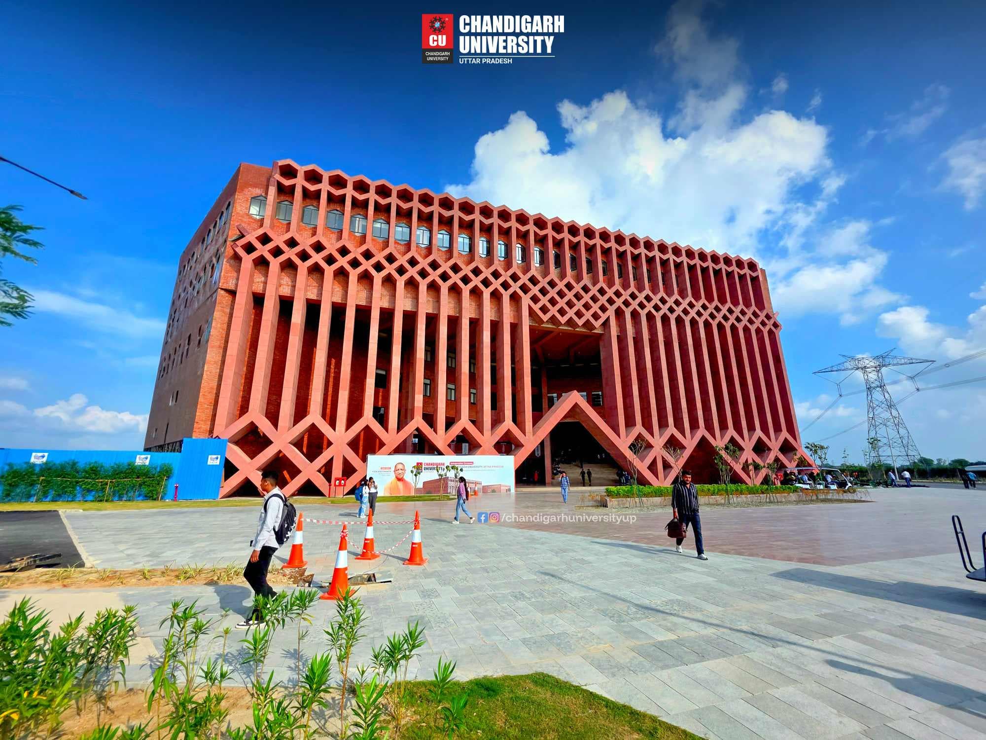 Chandigarh University Lucknow Building photo 5